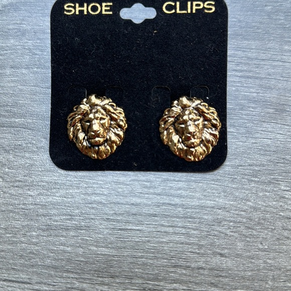 Vintage Set of Lion Shoe Clips Gold - Picture 2 of 3